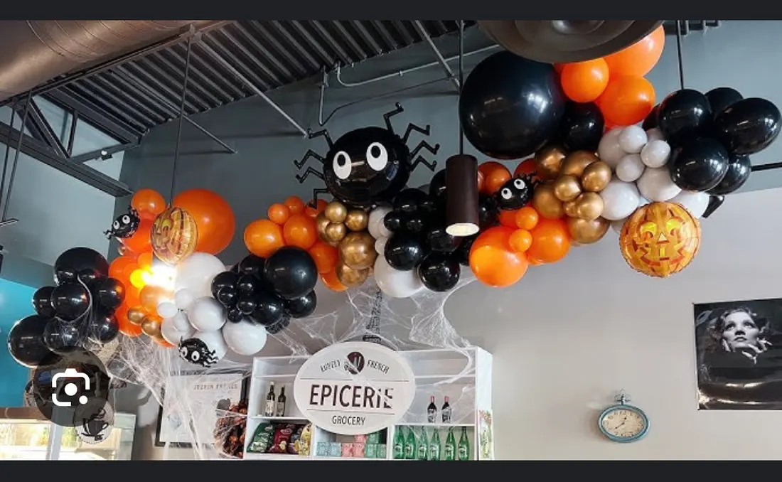 Black, orange and gold Halloween balloon garland with a giant spider